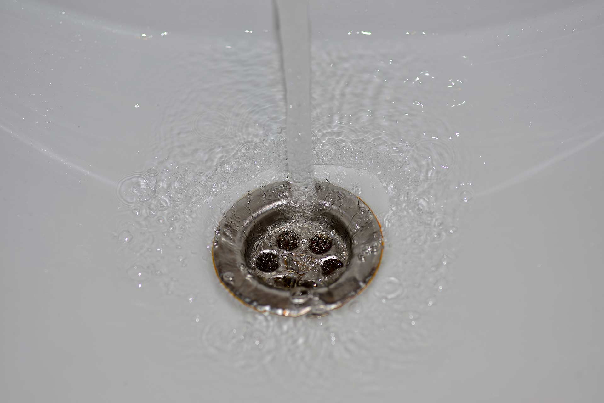 A2B Drains provides services to unblock blocked sinks and drains for properties in Carterton.